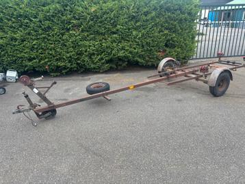 Boot trailer voor 6-7 meter zeilboot met reservewiel. beschikbaar voor biedingen
