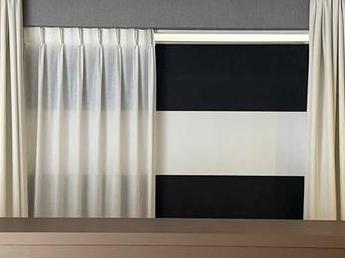 Zwart-Wit Verduisterend Rolgordijn 180x190cm beschikbaar voor biedingen