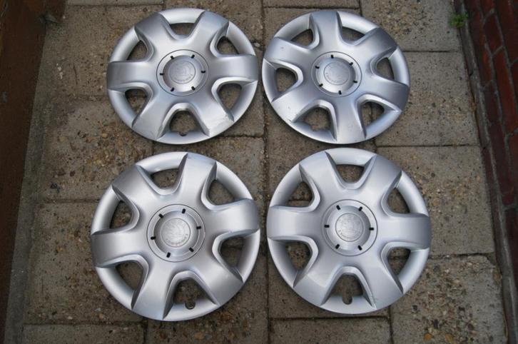 Set van 4 originele wieldoppen Skoda Roomster 15 inch, Auto diversen, Wieldoppen, Gebruikt, Ophalen of Verzenden