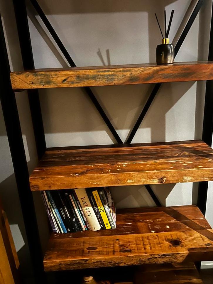 Stellingkast van mango hout, Huis en Inrichting, Kasten | Vitrinekasten, Zo goed als nieuw, 150 tot 200 cm, 50 tot 100 cm, 25 tot 50 cm