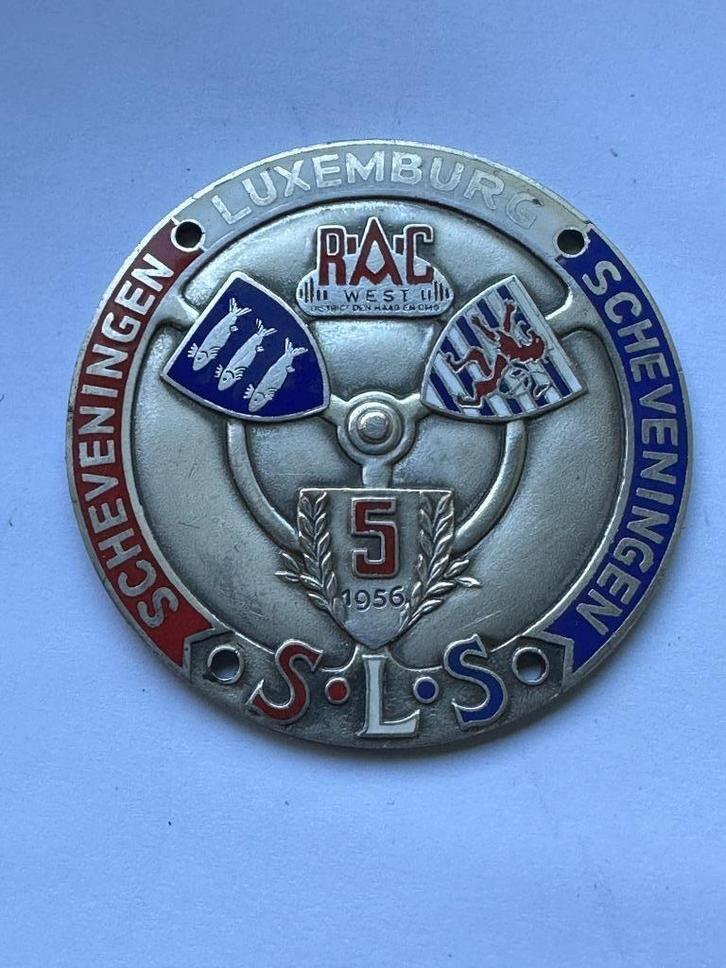 Grille badge SLS Scheveningen Luxemburg 1956 embleem., Verzamelen, Merken en Reclamevoorwerpen, Gebruikt, Gebruiksvoorwerp, Ophalen of Verzenden