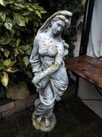 Tuinbeeld Vrouwe met Kruik - Beton, Tuin en Terras, Tuinbeelden, Ophalen, Gebruikt, Beton, Mensenbeeld