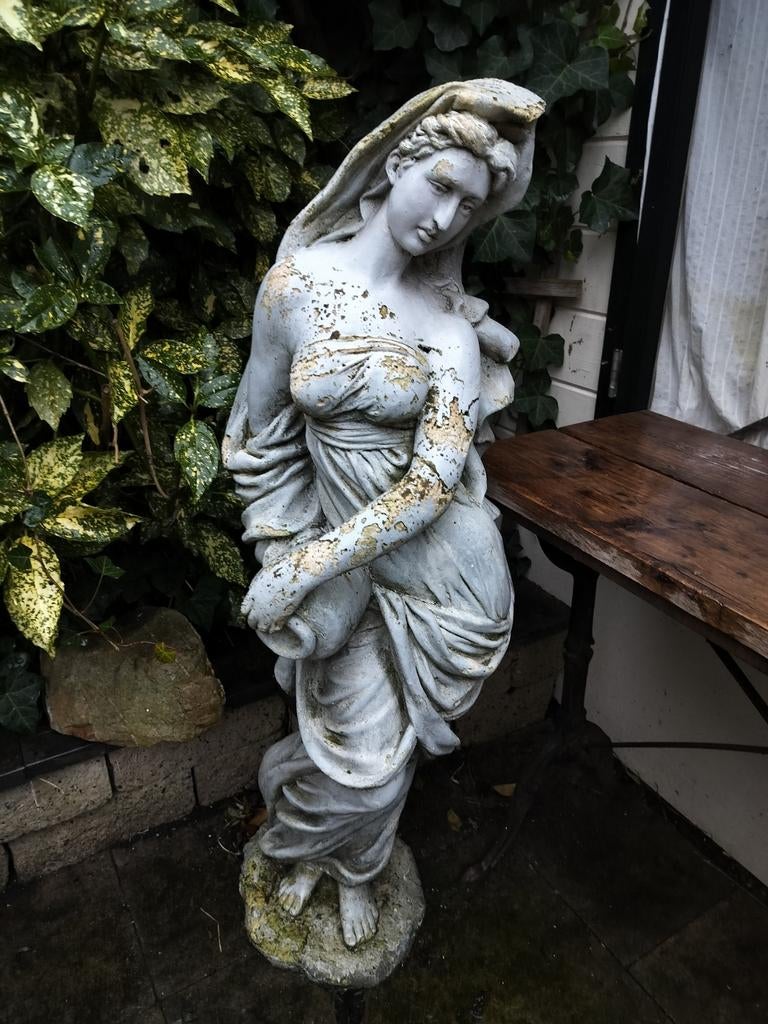 Tuinbeeld Vrouwe met Kruik - Beton, Tuin en Terras, Tuinbeelden, Gebruikt, Mensenbeeld, Beton, Ophalen