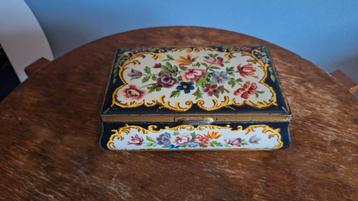 Vintage Bloemen Sieradendoosje beschikbaar voor biedingen