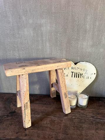 Antieke Japanse mini-footstool beschikbaar voor biedingen