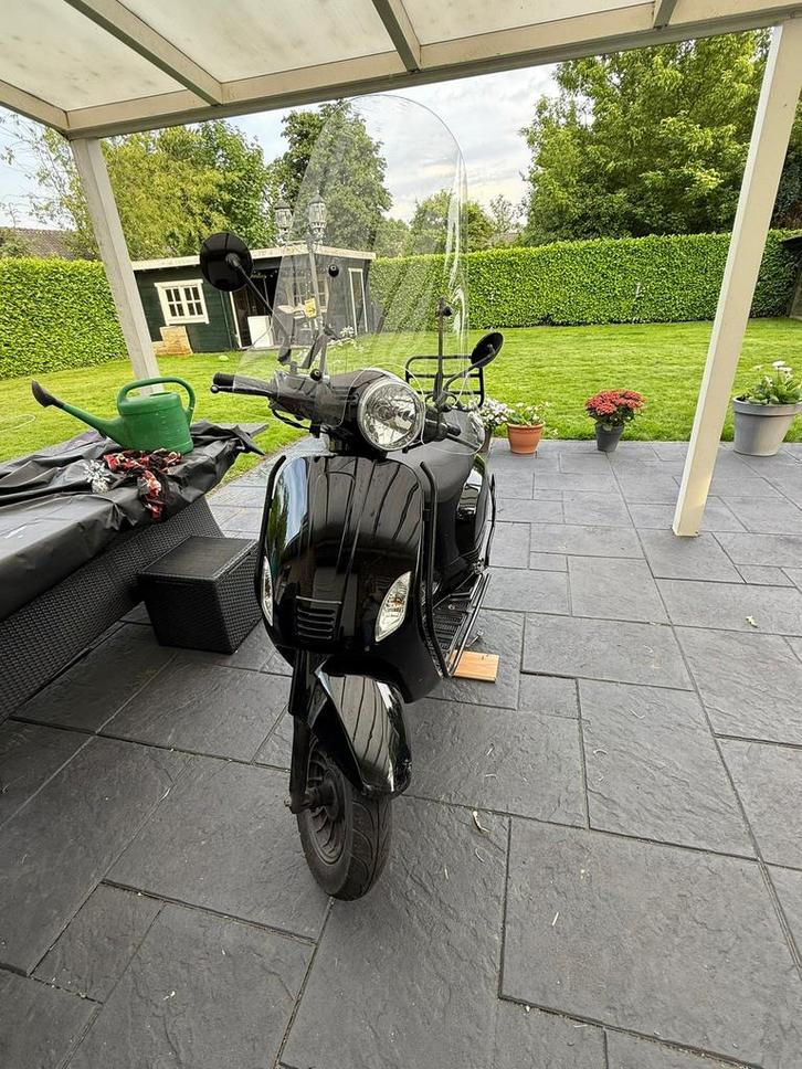 Btc riva scooter, Fietsen en Brommers, Snorfietsen en Snorscooters, Gebruikt, Overige merken, Benzine, Ophalen