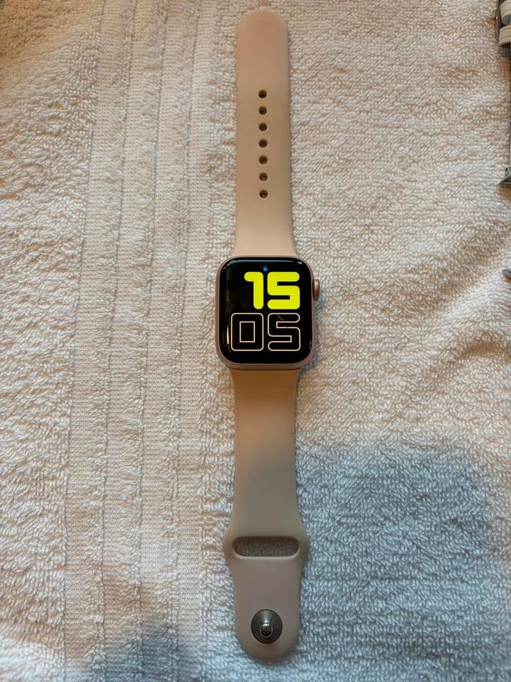 Apple Watch Series 5 40mm - Perfecte smartwatch!, Sieraden, Tassen en Uiterlijk, Smartwatches, Gebruikt, iOS, Roze, Afstand, Waterdicht