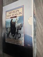Nevelen van Avalon - Marion Bradley, Ophalen of Verzenden, Zo goed als nieuw, Marion Bradley