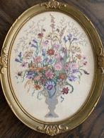 Vintage geborduurde schilderij boeket in vaas 35x46, Ophalen of Verzenden, Zo goed als nieuw, Overige typen