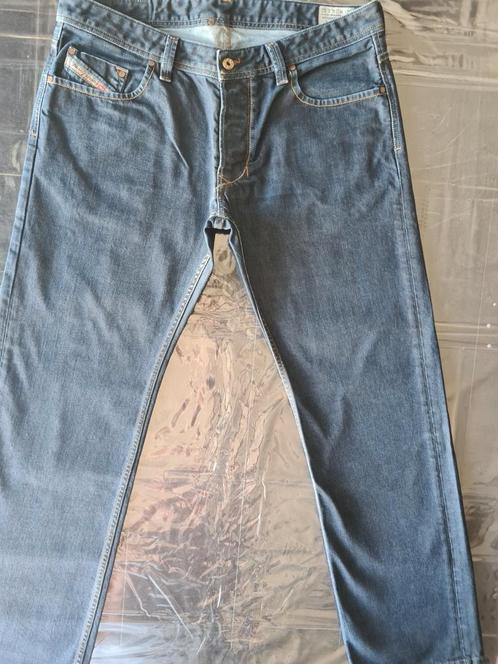 ZGAN CLASSIC DIESEL LARKEE REGULAR STRAIGHT JEANS SIZE 36/32, Kleding | Heren, Spijkerbroeken en Jeans, Zo goed als nieuw, W36 - W38 (confectie 52/54)