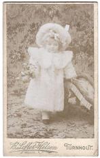 CDV Kind Meisje Witte Jurk Hoed Foto Leflot Helsen Turnhout, Gebruikt, Foto, Ophalen of Verzenden, Voor 1940
