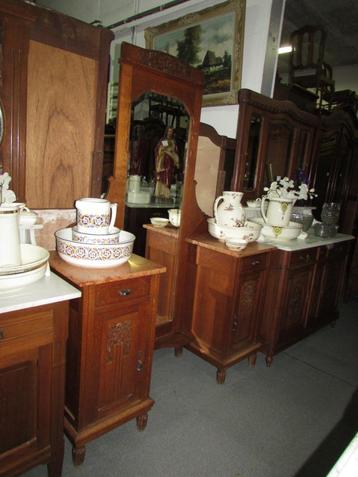  antieke eiken kaptafel commode met rood marmer 300,00 beschikbaar voor biedingen