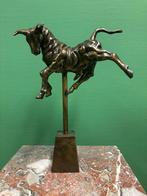 Antieke bronzen dansende stier, Ophalen of Verzenden, Brons