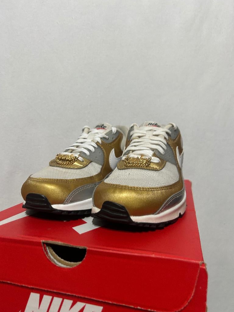 ALS NIEUW! Maat 42 - Nike Air Max 90 SE White Metallic Gold, Kleding | Heren, Schoenen, Overige kleuren, Verzenden, Nike, Nike