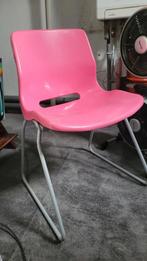 Roze kunststof stoel met metalen poten, Ophalen, Gebruikt, Overige kleuren, Metaal