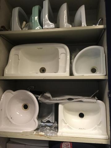 Diverse fonteinen en wastafels vintage beschikbaar voor biedingen