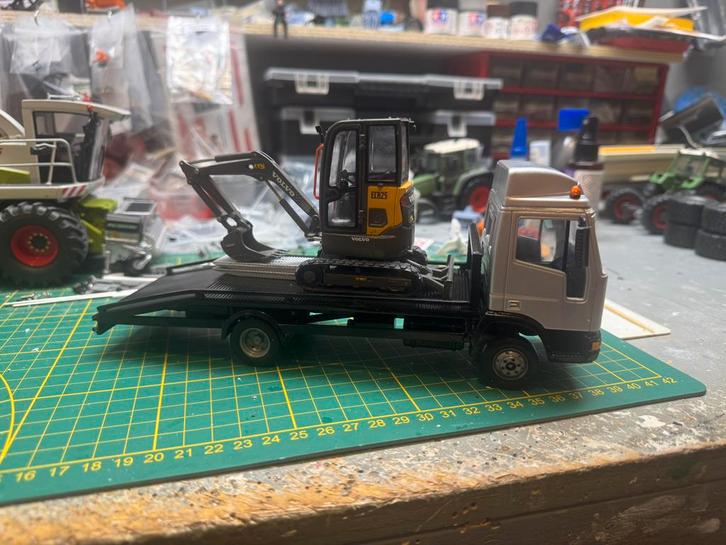 iveco machine transporter weise wikking at, Hobby en Vrije tijd, Modelauto's | 1:32, Nieuw, Tractor of Landbouw, Overige merken