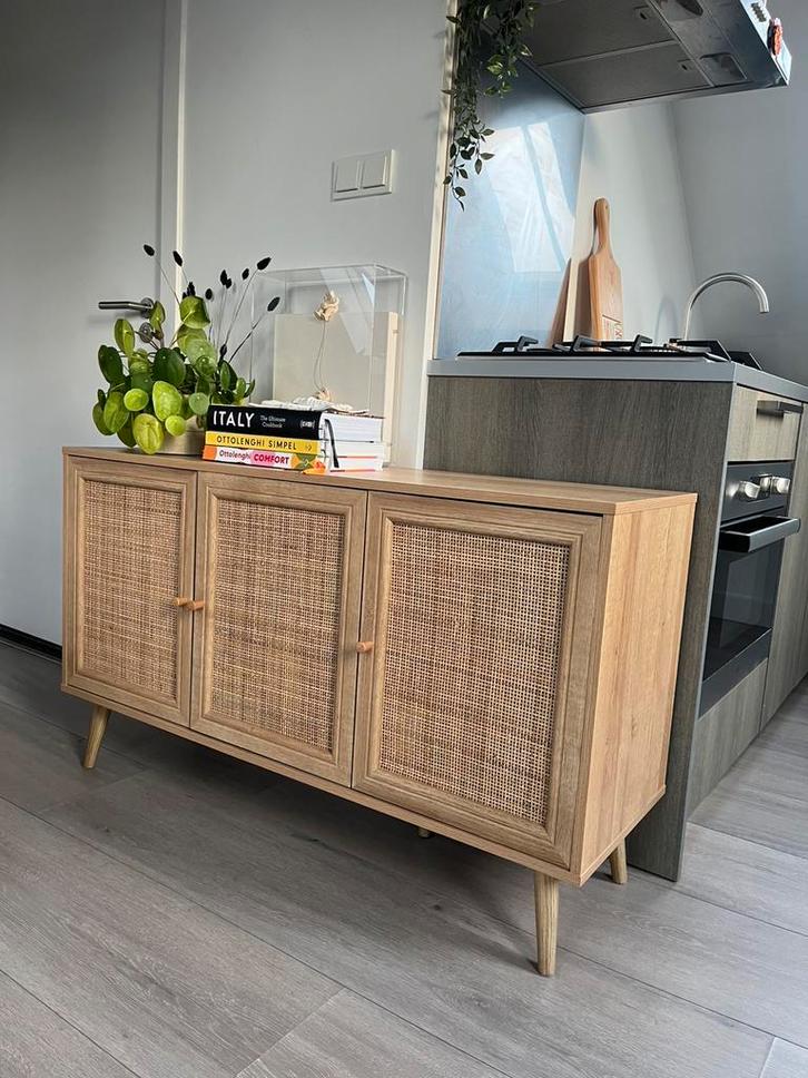 Rotan kast dressoir sweeek japandi, Huis en Inrichting, Kasten | Dressoirs, Zo goed als nieuw, 100 tot 150 cm, 25 tot 50 cm, Met deur(en)