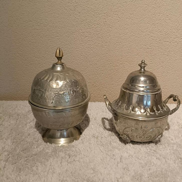 Twee Marokkaanse suikerpotten, Antiek en Kunst, Antiek | Schalen, Ophalen of Verzenden