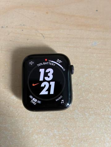 Apple Watch SE Nike Space grey 44mm beschikbaar voor biedingen