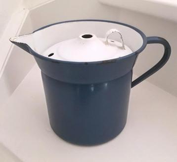 Vintage emaille petrol blauwe melkkoker melkkan beschikbaar voor biedingen