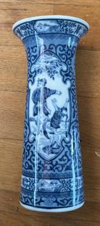 Handbeschilderde porseleinen vaas, Wit, Aardewerk of Porselein, Ophalen of Verzenden, Zo goed als nieuw