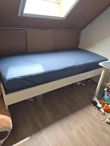 Ikea slakt bed inclusief lattenbodem zonder matras 