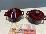 Nieuwe Staub mini pannetjes 10 cm Grenadine, Huis en Inrichting, Keuken | Potten en Pannen, Gietijzer, Nieuw, Ophalen of Verzenden
