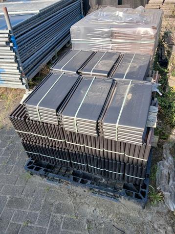 Zwarte Braas Monier FT 10 dakpannen - 310 stuks beschikbaar voor biedingen