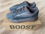 Yeezy Boost 700 Mauve V2 - Maat 43 1/3, Kleding | Heren, Schoenen, Ophalen of Verzenden, Zo goed als nieuw, Bruin, Sneakers of Gympen