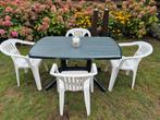 Groene tafel 135x84  en witte stapelstoelen en 2 olielampen, Tuin en Terras, Ophalen, Gebruikt