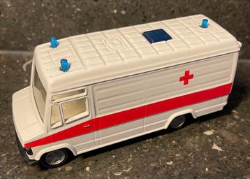 Siku Mercedes-Benz 809D Ambulance beschikbaar voor biedingen