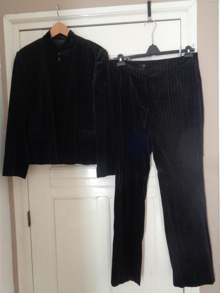 TAIFUN  zwart fluwelen broekpak:mt 42, Kleding | Dames, Jasjes, Kostuums en Pakken, Zo goed als nieuw, Kostuum of Pak, Maat 42/44 (L)