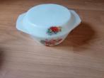 Vintage Pyrex Schaal met Deksel - Bloemmotief, Verzenden, Gebruikt, Glas, Pot, Bus of Blik