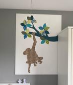 Grote muurplaat met aap hangend aan tak 160x122x1.2, Ophalen, Zo goed als nieuw