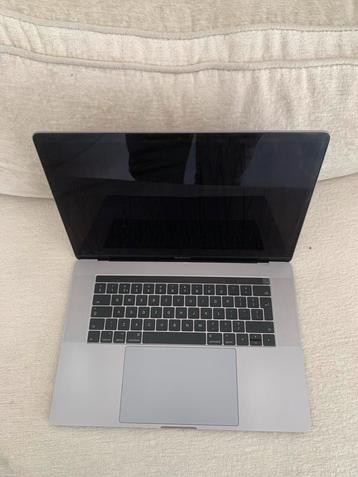 MacBook Pro 15" 2017 - Defect (Waterschade) beschikbaar voor biedingen