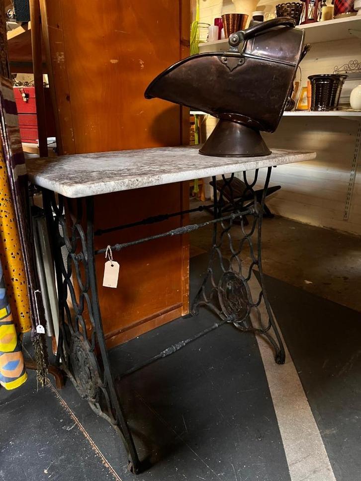 94) Brocante tuintafel met een marmeren blad, Tuin en Terras, Tuintafels, Gebruikt, Rechthoekig, Overige materialen, Ophalen