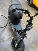 Piaggo Zip Blauw met schade Alleen Ophalen, Fietsen en Brommers, Scooters | Piaggio, Ophalen, Gebruikt, Zip, Benzine