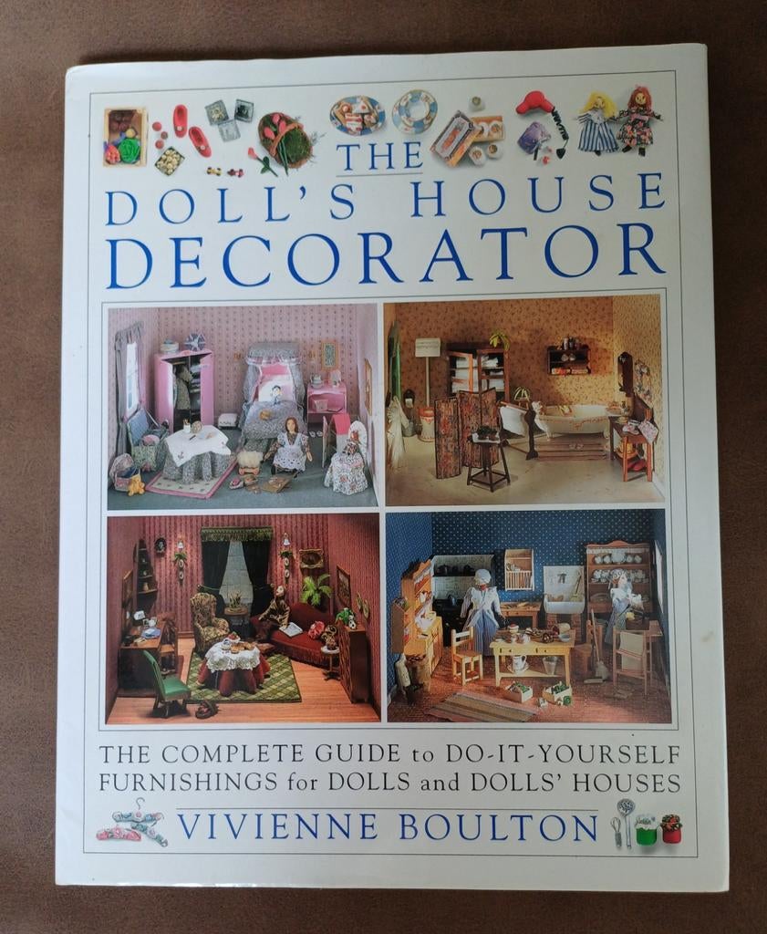 The Doll's House Decorator - Vivienne Boulton, Verzamelen, Ophalen of Verzenden, Zo goed als nieuw, Poppenhuis