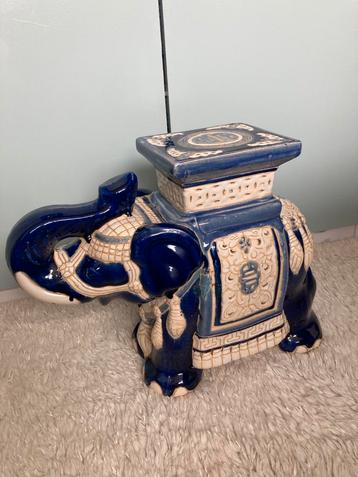 Vintage Keramiek Olifant Plantentafel Blauw Creme Groot beschikbaar voor biedingen