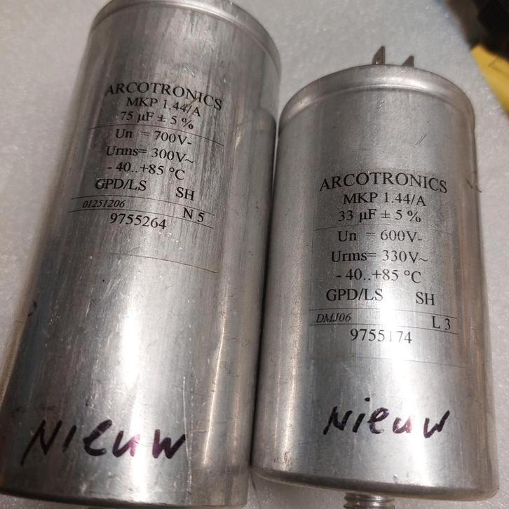 Nieuwe Arcotronics Condensatoren 75uF & 33uF, Hobby en Vrije tijd, Elektronica-componenten, Ophalen of Verzenden