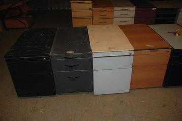 15 stuks ladeblok en houten twee deurs kast beschikbaar voor biedingen