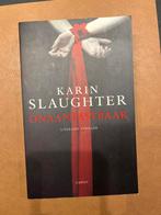 Karin Slaughter boek Onaantastbaar, Ophalen of Verzenden, Gelezen, Nederland