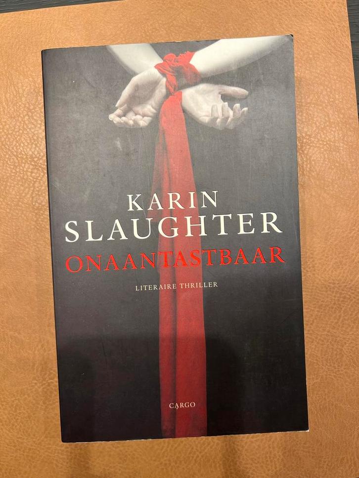 Karin Slaughter boek Onaantastbaar, Boeken, Thrillers, Gelezen, Nederland, Ophalen of Verzenden