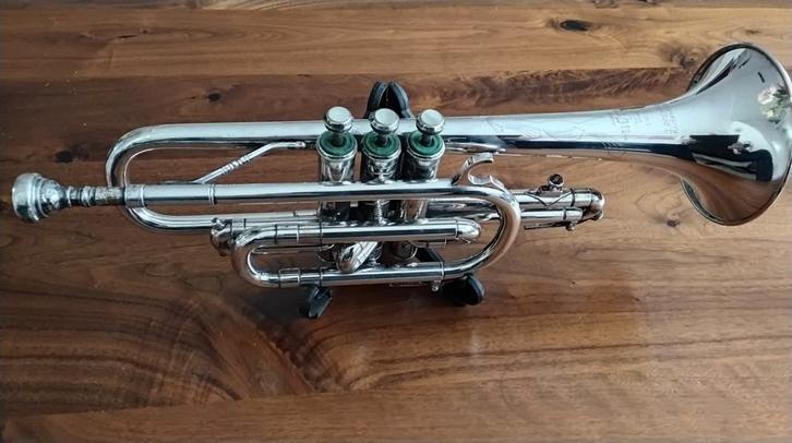Trompet verzilverd 43 cm lang Huttl  Duitsland zie foto's., Muziek en Instrumenten, Blaasinstrumenten | Trompetten, Gebruikt, Bes-trompet