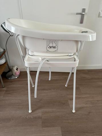 Bébé- jou Babybadje Nijntje met standaard te koop! beschikbaar voor biedingen