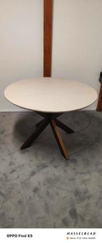 Madison Sand eettafel 110 cm met bronzen poot., Huis en Inrichting, Tafels | Eettafels, Ophalen, Rond, Zo goed als nieuw, Vier personen