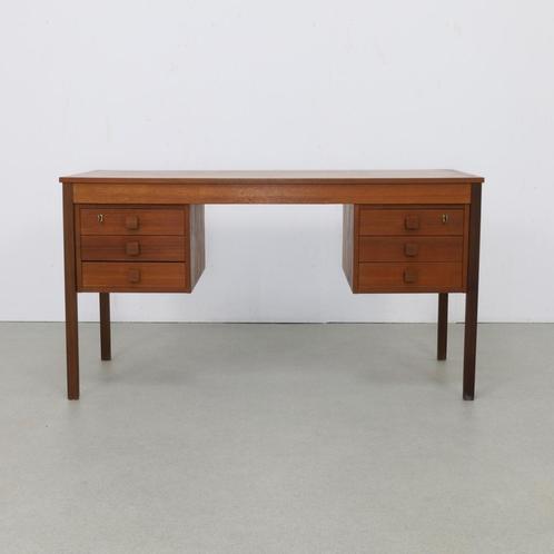 Danish Desk in Teak by Domino Mobler, 1960s, Huis en Inrichting, Bureaus, Gebruikt, Bureau, Ophalen