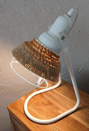 Leuk wit industrieel schemerlamp van Metaal En Touw . beschikbaar voor biedingen