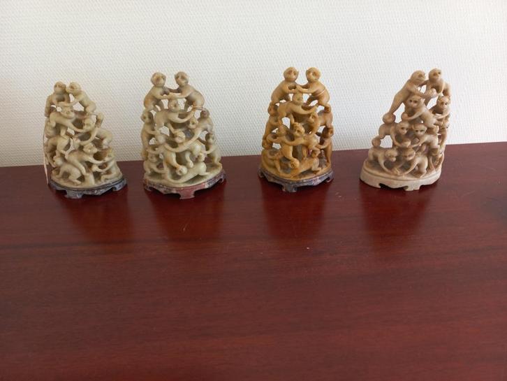 Mooi Chinees spekstenen beeldje met aapjes, Antiek en Kunst, Kunst | Beelden en Houtsnijwerken, Ophalen of Verzenden